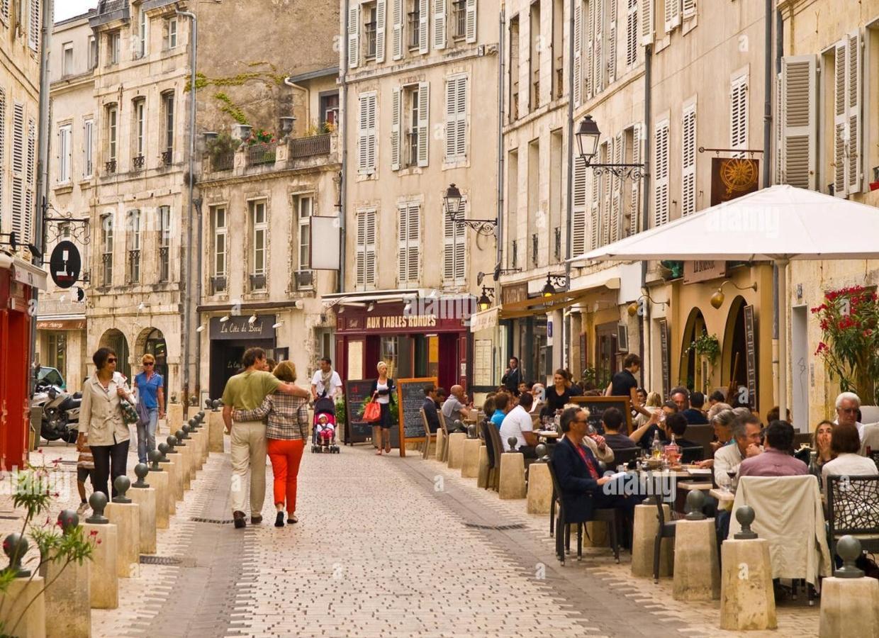 Apartment L'oasis Marin Meuble, Lumineux Et Cosy A 1min A Pied Du Marche Dans L'hyper Centre De Avec Tv Et Wifi La Rochelle (Charente-Maritime)